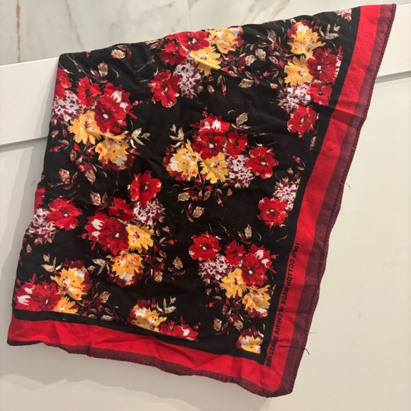 Bundle of Boho Stylish Trending bandanas with various prints. - Picture 12 of 16